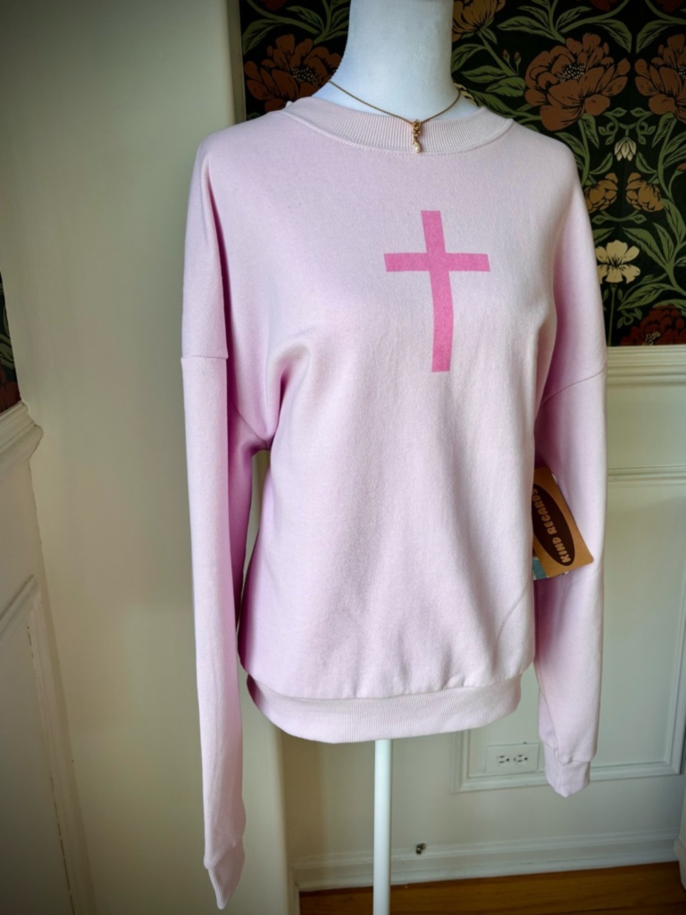 NWT ✝️ Matthew 19:26 Scripture Cross Crew Neck Sweater - Picture 5 of 5